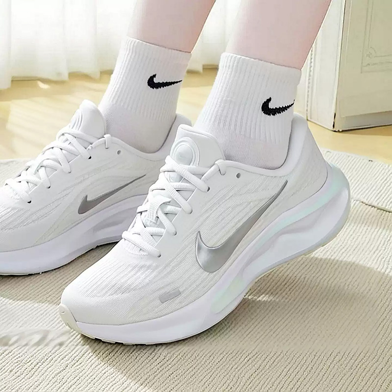 NIKE Women's New Style JOURNEY - đánh giá và giá Women Shoes Running Nike